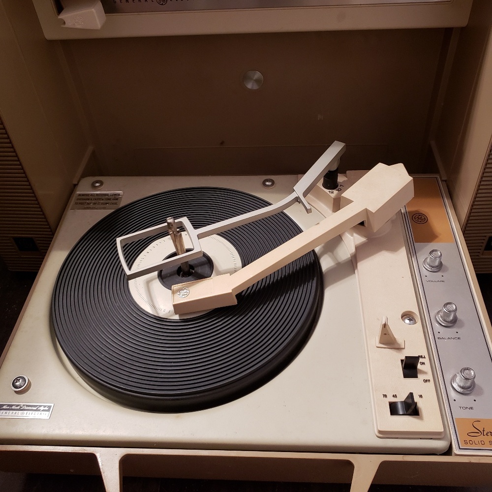 Vintage General Electric portable record player